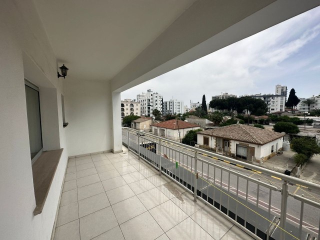 LEFKOŞA/YENİŞEHİR'DE KİRALIK 4+1 EŞYALI DAİRE