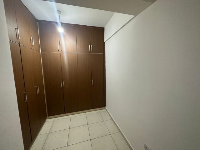 LEFKOŞA/YENİŞEHİR'DE KİRALIK 4+1 EŞYALI DAİRE