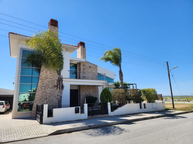 ULTRA-LUXUS-4+2-VILLA ZUM VERKAUF IN NICOSIA/METEHAN