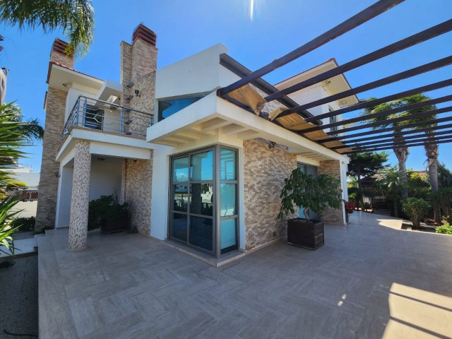 ULTRA-LUXUS-4+2-VILLA ZUM VERKAUF IN NICOSIA/METEHAN