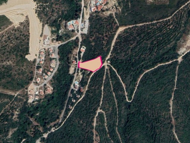 LAND FOR SALE WITH 3 VILLAS PROJECT PERMISSION IN GIRNE/ALSANCAK