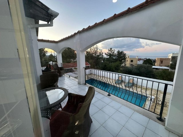 3+1 VILLA ZU VERMIETEN MIT VOLLSTÄNDIGEM MEERBLICK UND POOL IN KYRENIA/EDREMIT