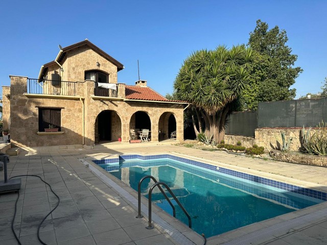 3+1 AUTHENTISCHE STEINVILLA MIT POOL ZU VERMIETEN IN GİRNE/YEŞİLTEPE