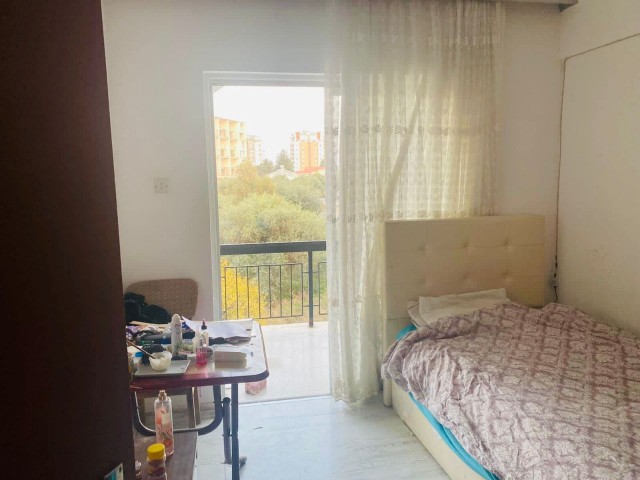 GİRNE MERKEZDE SATILIK 3+1 FUL EŞYALI DAİRE