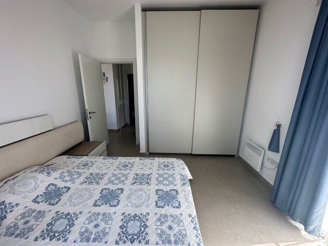 VOLLSTÄNDIG MÖBLIERTE 2+1-WOHNUNG ZUM VERKAUF IN EINEM ATEMBERAUBENDEN GRUNDSTÜCK IN GIRNE/ALSANCAK