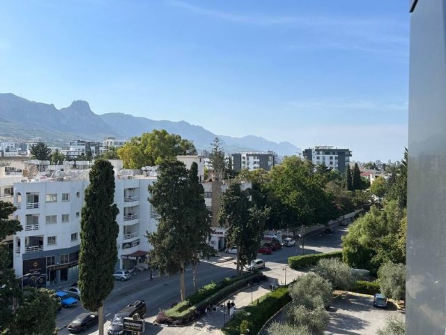 2+1 WOHNUNG ZUM VERKAUF IM KYRENIA CENTER