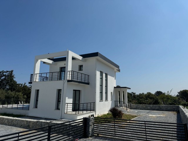 3+1 VILLAS WITH PRIVATE POOL FOR SALE IN KYRENIA/KARŞIYAKA