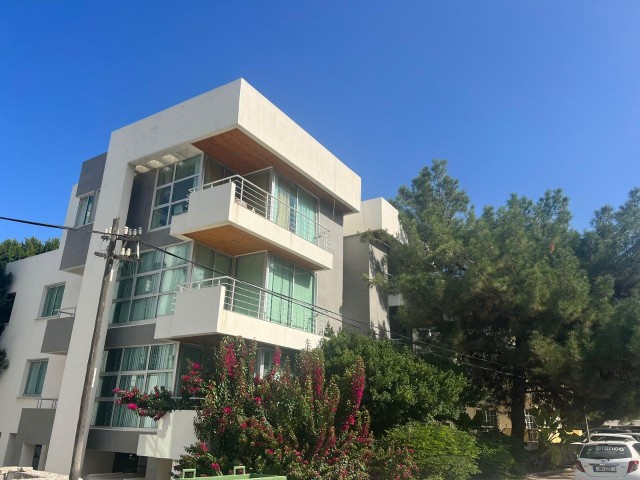 2+1 PENTHOUSE ZUM VERKAUF IM ZENTRALEN NUSMAR-MARKTGEBIET VON KYRENIA