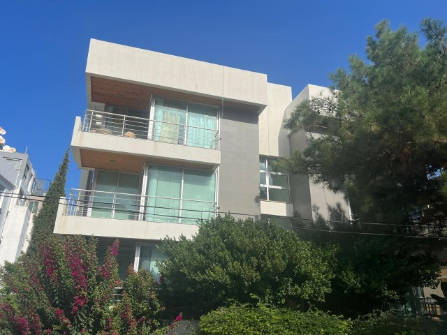 2+1 PENTHOUSE ZUM VERKAUF IM ZENTRALEN NUSMAR-MARKTGEBIET VON KYRENIA