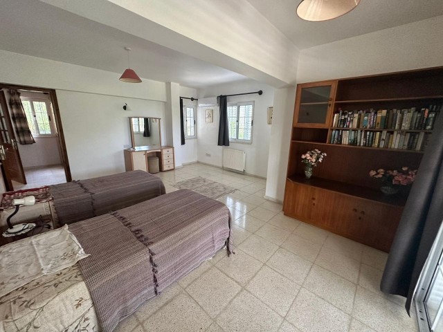 3+2 VILLA MIT POOL ZU VERMIETEN IN GIRNE/OZANKÖY