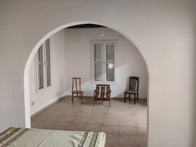 3+1 EINFAMILIENHAUS MIT GARTEN ZU VERMIETEN IN KYRENIA CENTRAL SAVOY HOTEL GEGEND