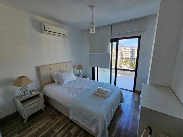 3+1 MÖBLIERTES PENTHOUSE MIT ATEMBERAUBENDEM BERG- UND MEERBLICK ZU VERKAUFEN IM KYRENIA CENTER