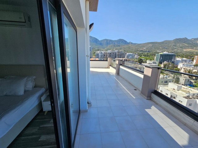 3+1 MÖBLIERTES PENTHOUSE MIT ATEMBERAUBENDEM BERG- UND MEERBLICK ZU VERKAUFEN IM KYRENIA CENTER