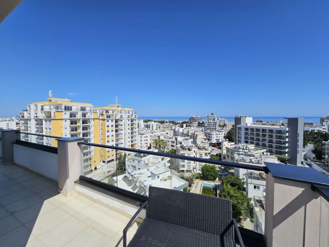 2+1 MÖBLIERTES PENTHOUSE MIT ATEMBERAUBENDEM BERGBLICK UND MEERBLICK IM ZENTRUM VON KYRENIA ZU VERKAUFEN