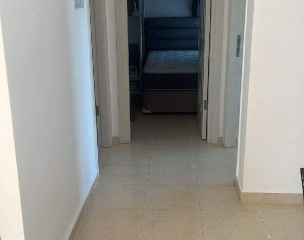 2+1 WOHNUNG ZU VERMIETEN INNERHALB DES GELÄNDES IN FAMAGUSTA/TATLISU