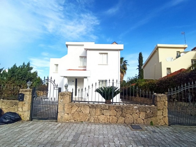 3+1 MÖBLIERTE VILLA ZU VERMIETEN IN GIRNE/OZANKÖY