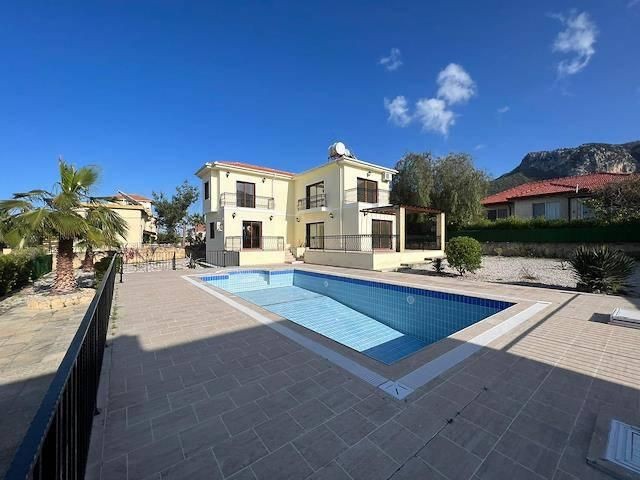 2+1 VILLA MIT POOL UND GARTEN IN GIRNE/ÇATALKÖY