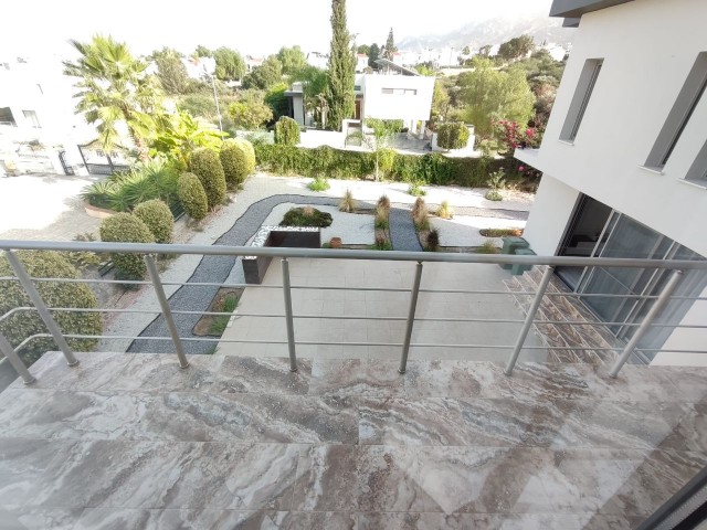 3+1 MÖBLIERTE VILLA MIT GROSSEM GARTEN ZU VERMIETEN IN KYRENIA/BELLAPAIS