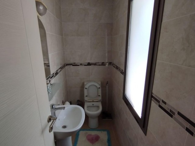 1+1 DUPLEX-WOHNUNG ZUM VERKAUF IN GİRNE/KARAOĞLANOĞLU KAYA PALAZZO HOTELGEBIET