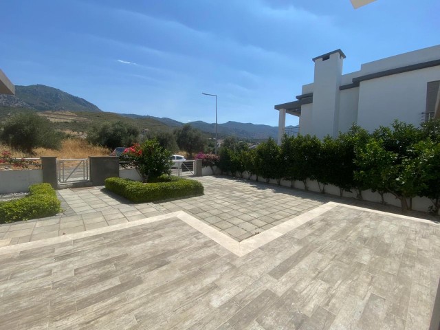 4+1 GARTENVILLA ZU VERMIETEN IN KYRENIA/ALSANCAK ESCAPE BEACH AREA