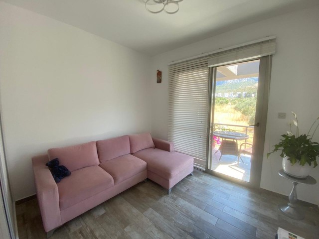 GİRNE/ALSANCAK ESCAPE PLAJI BÖLGESİNDE KİRALIK 4+1 BAHÇELİ VİLLA