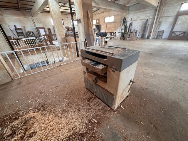 MÖBELFABRIK ZUM VERKAUF IN DER INDUSTRIEZONE VON NICOSIA