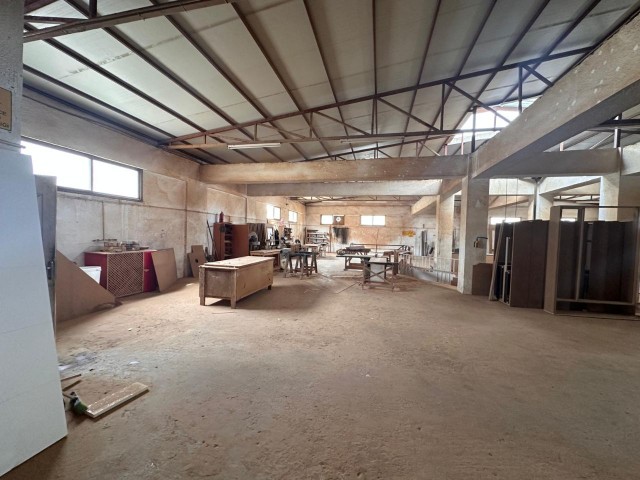 MÖBELFABRIK ZUM VERKAUF IN DER INDUSTRIEZONE VON NICOSIA