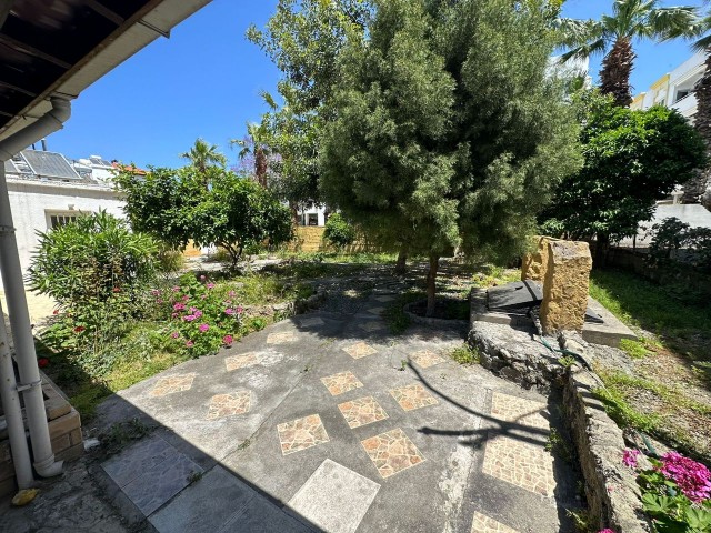 4+1 DETACHED HOUSE FOR RENTAL WITH HIGH COMMERCIAL VALUE SUITABLE FOR CAFE/RESTAURANT/BAR CONSTRUCTION IN KYRENIA CENTER