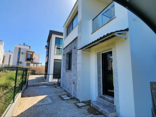 4+1 KOMPLETT MÖBLIERTE VILLA ZUM VERKAUF IN GIRNE/ALSANCAK