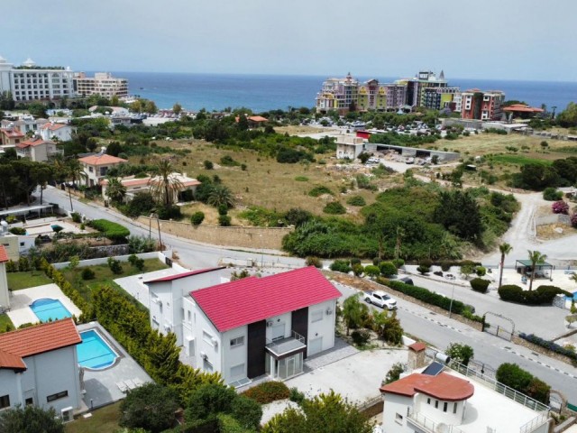 GİRNE/ALSANCAK'TA MERİT HOTELLERE YAKIN KONUMDA SATILIK 6+2 ÖZEL HAVUZLU VİLLA