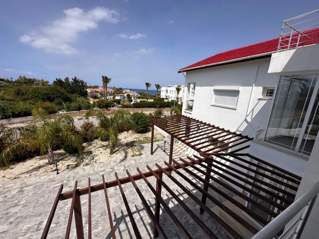 6+2 VILLA WITH PRIVATE POOL FOR SALE IN GIRNE/ALSANCAK, CLOSE TO MERIT HOTELS