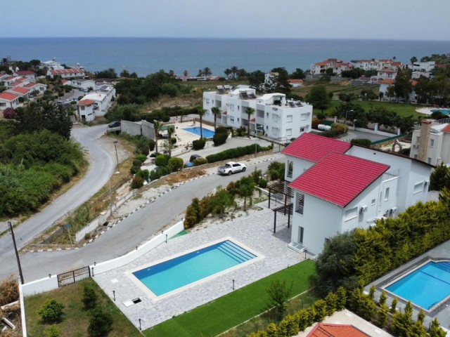 GİRNE/ALSANCAK'TA MERİT HOTELLERE YAKIN KONUMDA SATILIK 6+2 ÖZEL HAVUZLU VİLLA