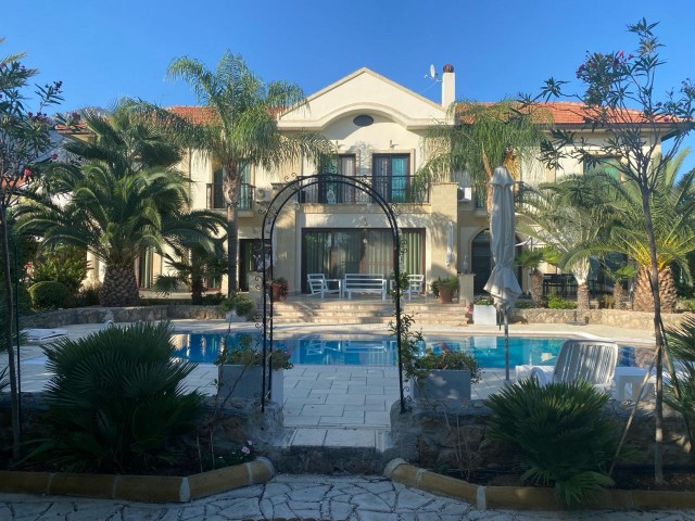 5+2 VILLA WITH PRIVATE POOL FOR SALE IN KYRENIA/LAPTA