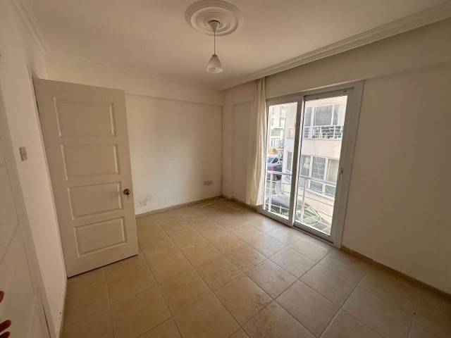 3+1 FLAT FOR SALE IN GİRNE/ALSANCAK ATAKARA MARKET AREA