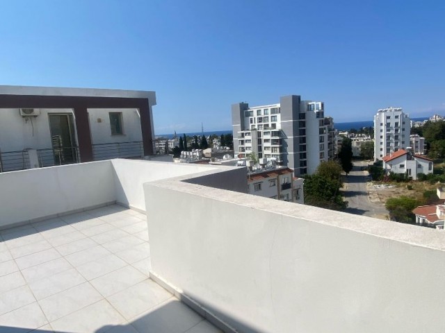 2+1 MÖBLIERTES PENTHOUSE ZU VERMIETEN IM SNOW MARKET-GEBIET VON KYRENIA