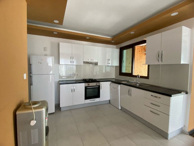 GİRNE KAR MARKET BÖLGESİNDE KİRALIK 2+1 EŞYALI PENTHOUSE