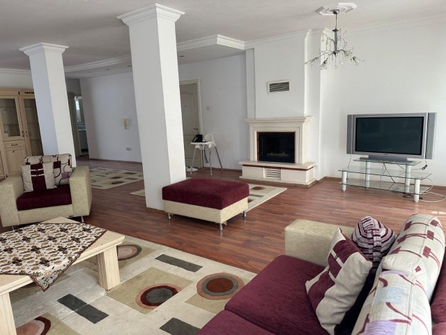4+1 FULLY FURNISHED FLAT FOR RENT IN KYRENIA CENTRAL BARIŞ PARK AREA