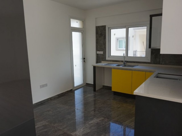 3 + 1 apartment for sale in the center of Alsancak ** 