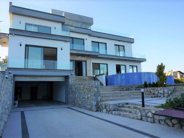 Alsancak da 4+1 Ultra Luxury Villa 