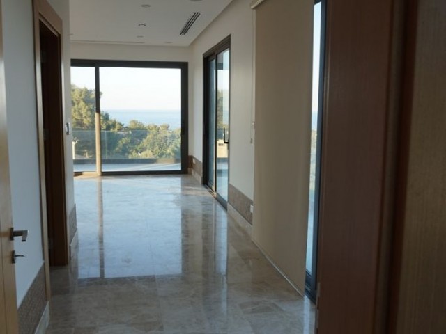 Alsancak da 4+1 Ultra Luxury Villa 