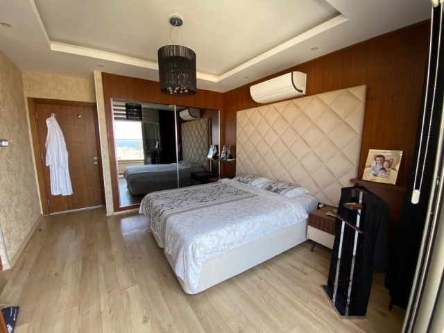 Zu verkaufen 3+1 Penthouse im Zentrum von Kyrenia ** 