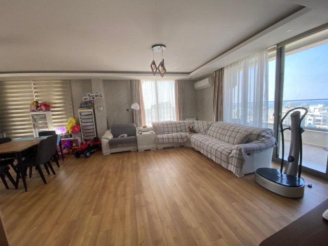 Zu verkaufen 3+1 Penthouse im Zentrum von Kyrenia ** 