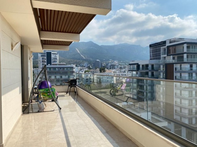 Zu verkaufen 3+1 Penthouse im Zentrum von Kyrenia ** 