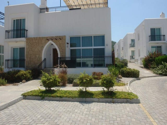 SATILIK 3+1 MINI VILLA - KARSIYAKA