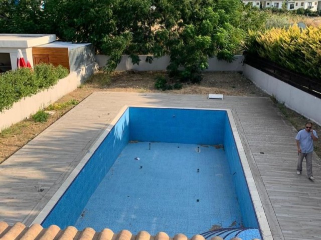 3+1 villa mit privatem Pool in Alsancak ** 