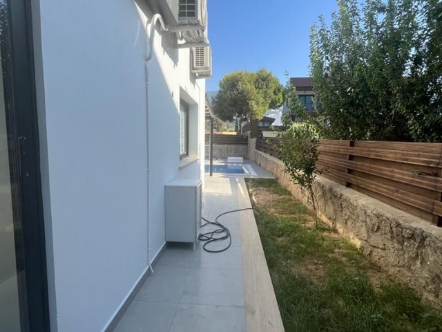 Luxuriöse 4+1-Villa mit Garten und privatem Pool in Karaoğlanoğlu