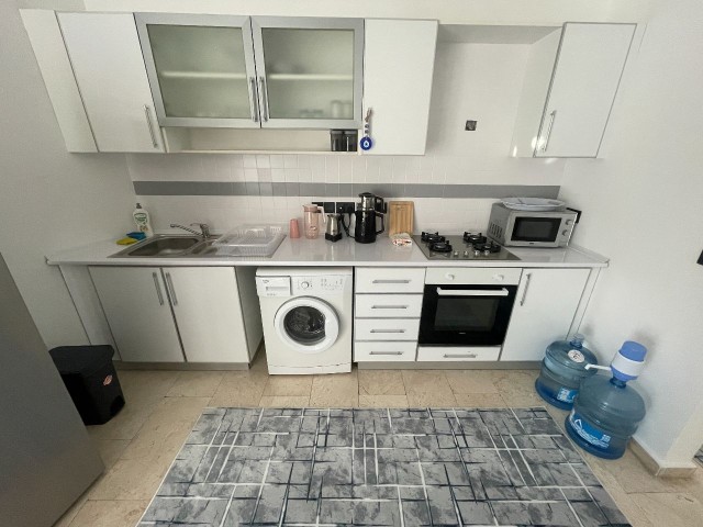 Günlük Kiralık Girne Çarşı Merkezinde 3. Katta Modern 2+1