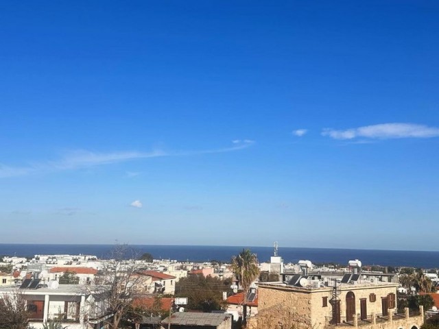 Zu verkaufen 2+1 Wohnung mit 180° Meerblick in Alsancak