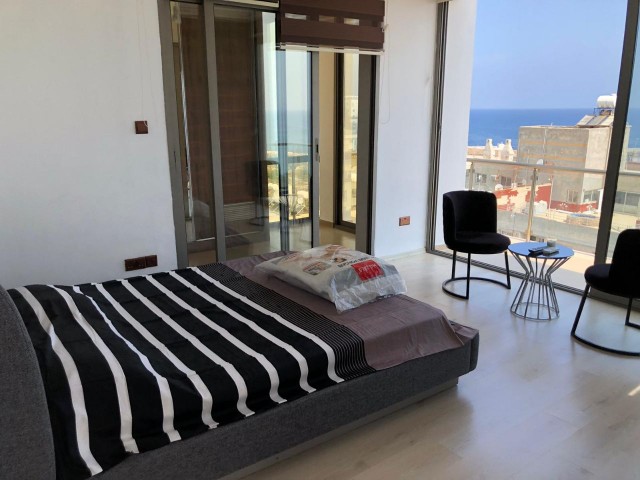 Luxury Penthouse Close to the Sea in Kyrenia Centre: 7th Floor, 3+1, Furnished