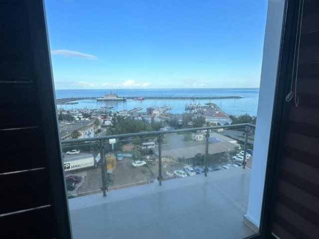 Luxury Penthouse Close to the Sea in Kyrenia Centre: 7th Floor, 3+1, Furnished